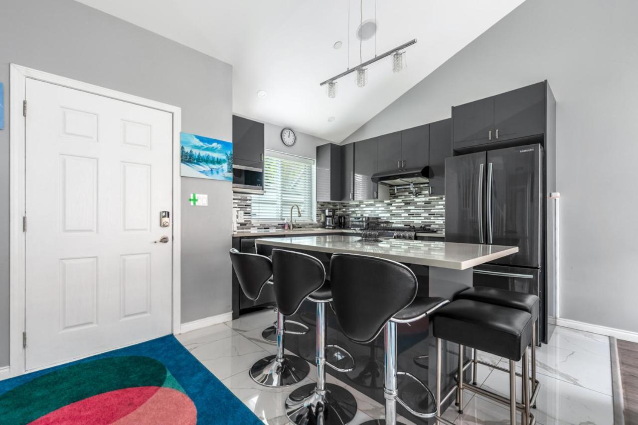 Stylish Dual Bedroom Suite In Van West Vancouver Kültér fotó